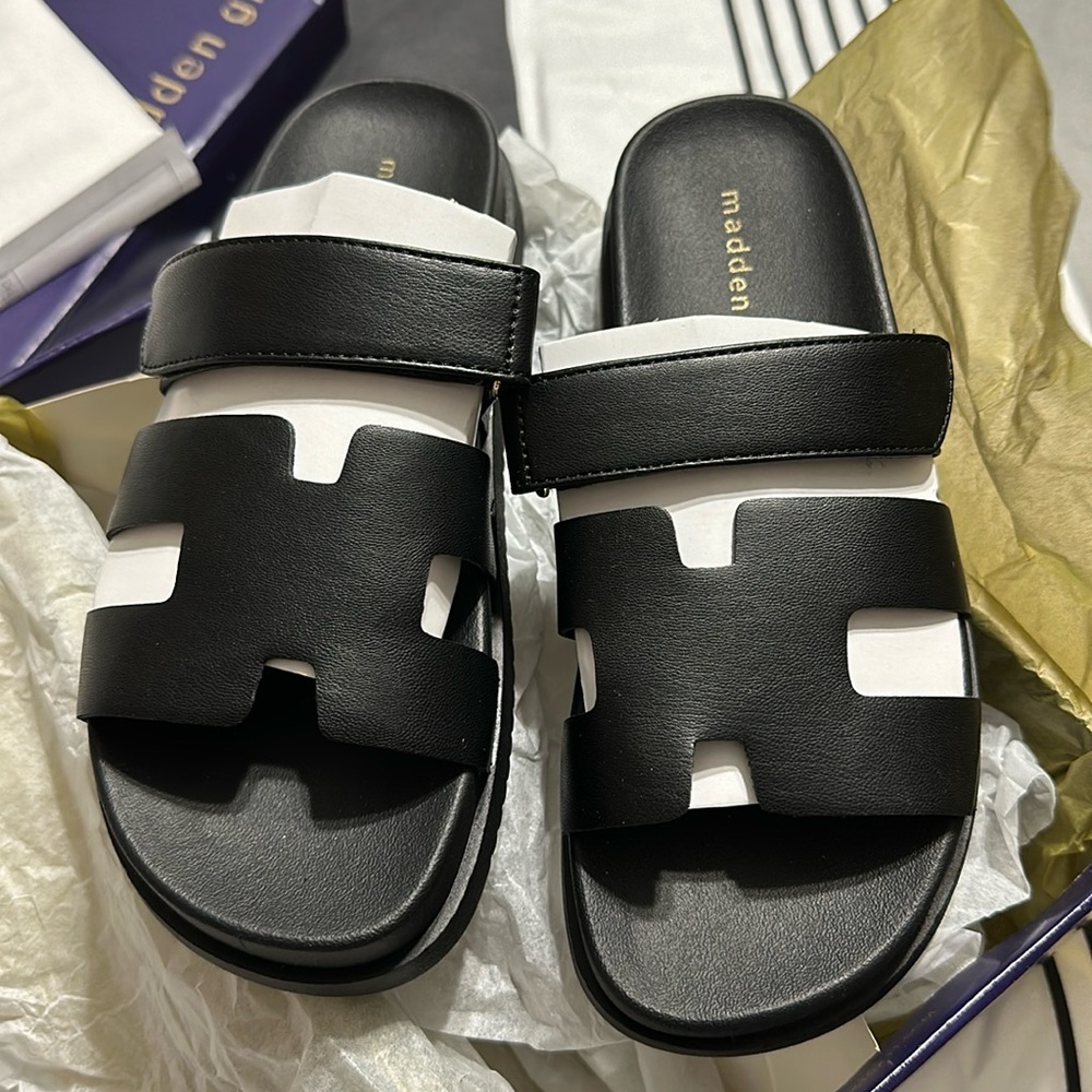 Strutt Black